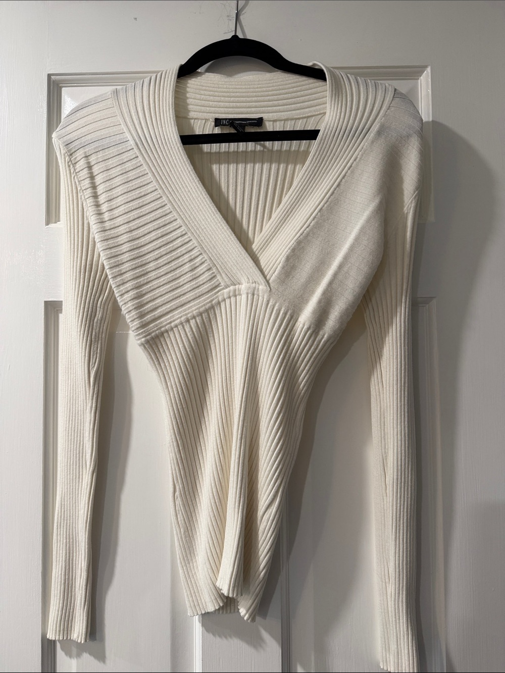 INC International Concepts Cream Ribbed V-Neck Fitted Sweater